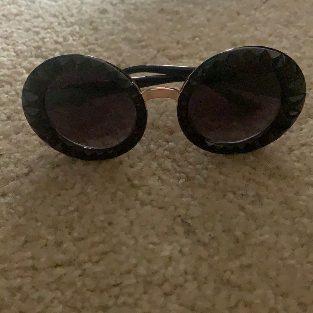 Black retro sun glasses